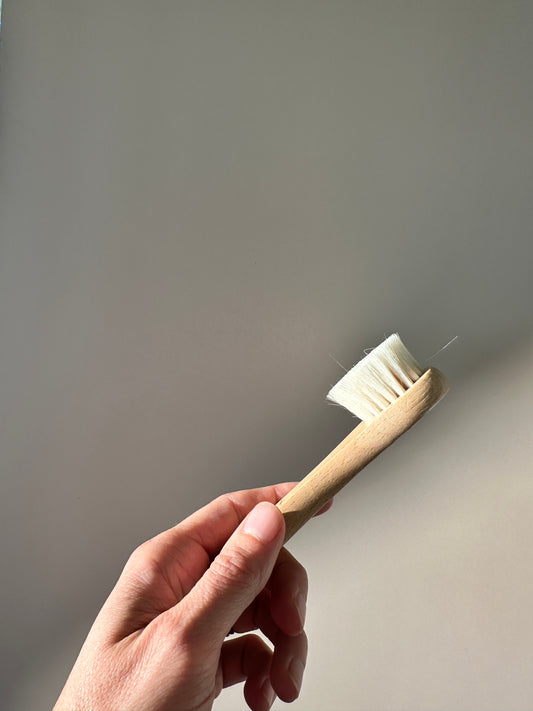 Facial Dry Brush